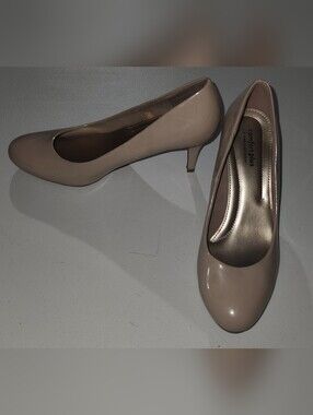 Comfort Plus By Predictions Taupe Patent Round-Toe Women’s Heels Size 9.5